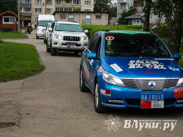 Иностранные туристы на электромобилях в Великих Луках (ФОТО)