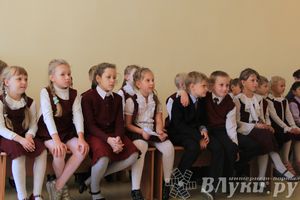 Великолукских лицеистов посвятили в «Маленькие мастера»