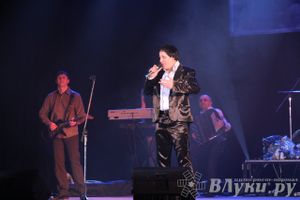 В ДК ЛК состоялся концерт Юрия Михайлова