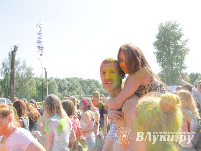 Яркие эмоции «ColorFest» в Великих Луках (ФОТО)