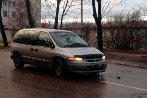 В Великих Луках столкнулись Крайслер и ВАЗ (фото)