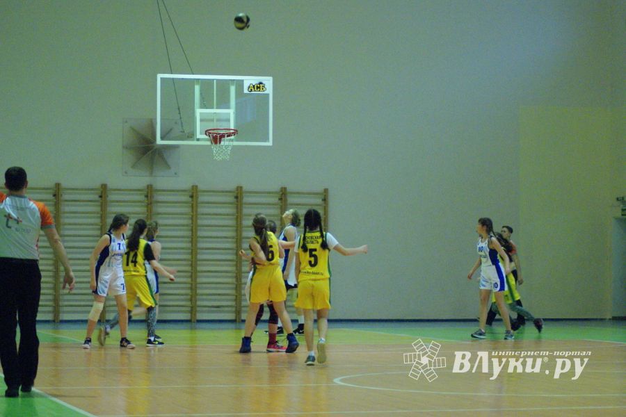 Великолучанки завоевали «серебро» на традиционном турнире по баскетболу (ФОТО)