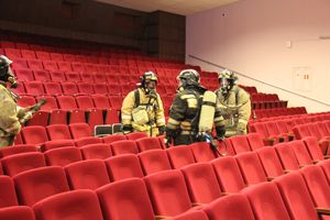 В Великих Луках «захватили заложников» (фото)