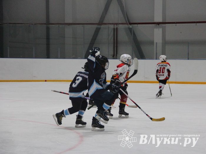 Товарищескике хоккейные игры между детскими командами прошли в Великих Луках (ФОТО)