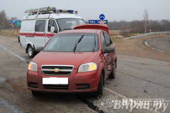 В Великих Луках столкнулись Лада и Шевроле (фото)