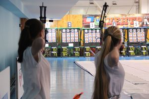 В Великих Луках проходят соревнования по стрельбе из лука (ФОТО)