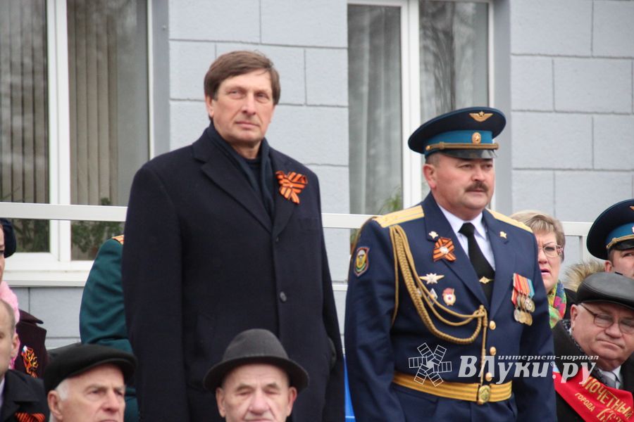 В Великих Луках прошел Парад Победы (ФОТО)