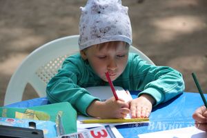 В Великих Луках прошел конкурс детских рисунков «Путешествие в страну сказок» (фото)