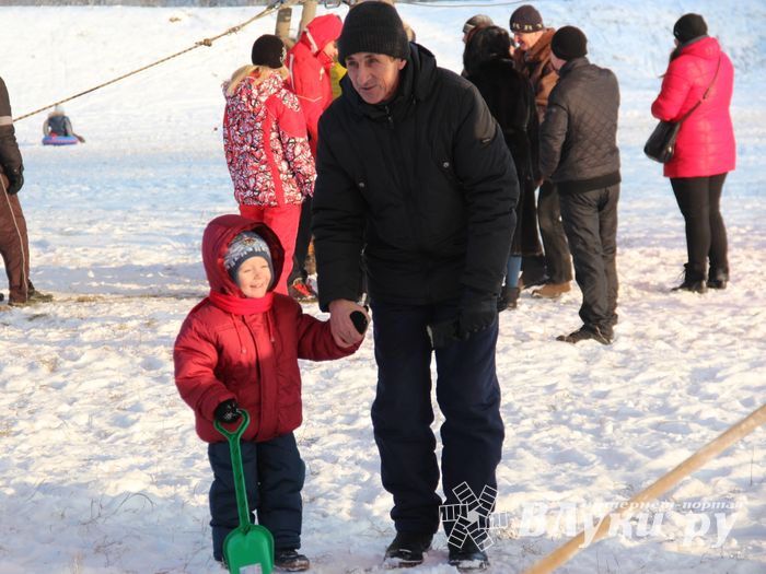 Над Великими Луками взлетели «Яблоки на снегу» (фото)