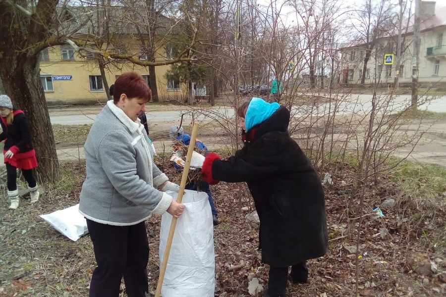 Сотрудники детского сада №16 провели субботник (ФОТО)