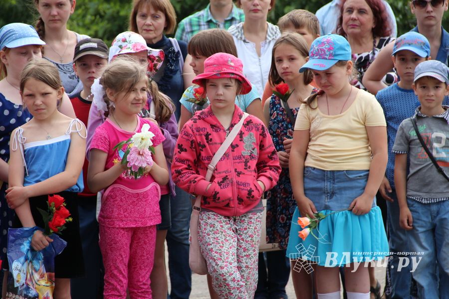 В Великих Луках проходит День памяти и скорби (ФОТО)