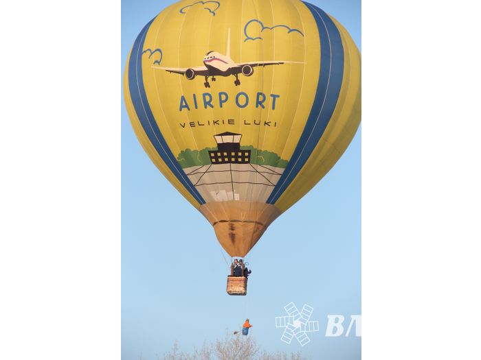 Над Великими Луками взлетели «Яблоки на снегу» (фото)