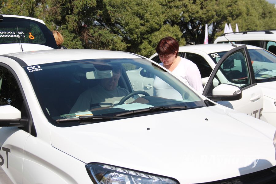 В Великих Луках прошла «Автовыставка 2017» (ФОТО)