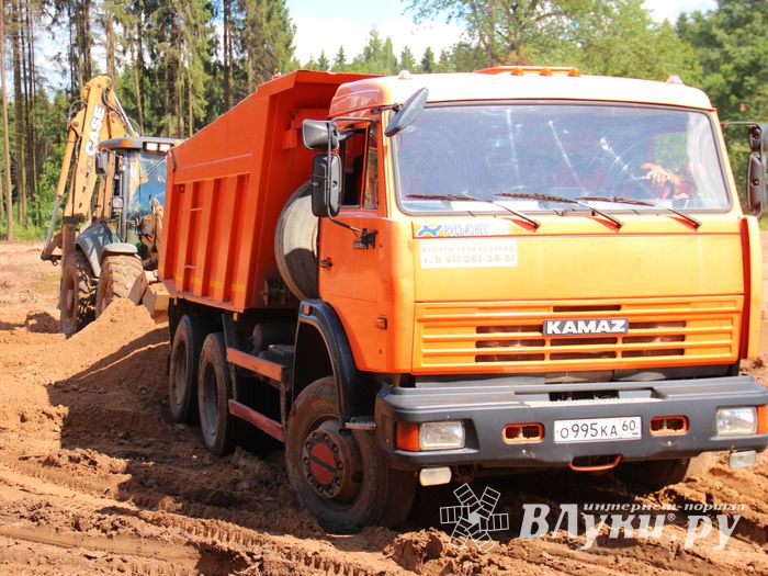 Строительство велоцентра в Великих Луках: склад, спортплощадки, велодорожки и земляника (ФОТО)