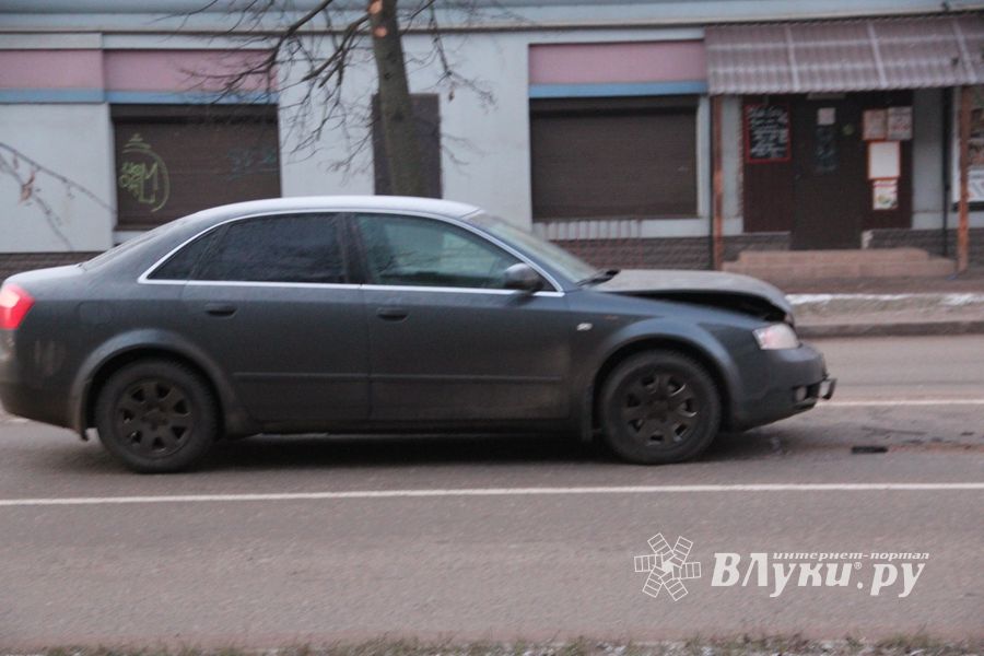 В Великие Луки по проспекту Гагарина произошло очередное ДТП (фото)