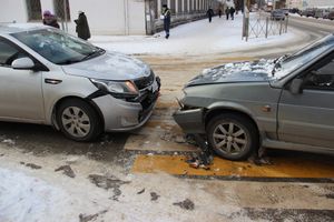 Лобовое ДТП на улице Печорской в Великих Луках (ФОТО)