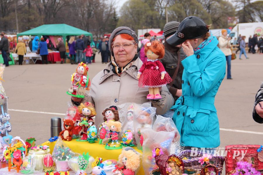 В Великих Луках проходит Весенняя ярмарка