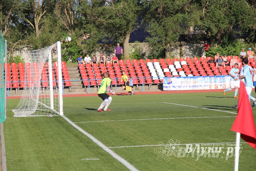 В Великих Луках состоялся матч Первенства СЗФО по футболу между командами «Луки-Энергия» и «Химик»