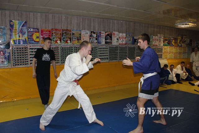 Сотрудники ОМВД России по городу Великие Луки заняли призовое место на соревнованиях по дзюдо (фото)