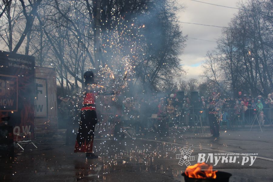 Масленичные гуляния прошли в Великих Луках (ФОТО)