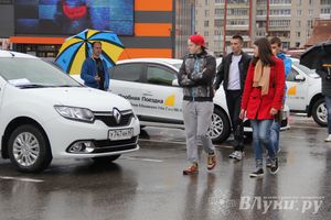 В Великих Луках прошла «Весенняя автоярмарка Великие Луки — 2015» (фото)