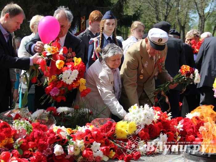 Парад Победы в Великих Луках (фото)