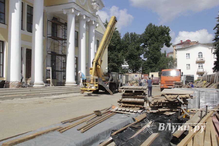Пресс-тур по великолукскому драмтеатру (ФОТО)