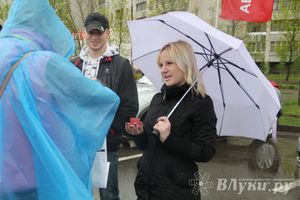 В Великих Луках прошла «Весенняя автоярмарка Великие Луки — 2015» (фото)