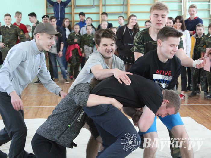 В Великих Луках спасали «заложников» (ФОТО)