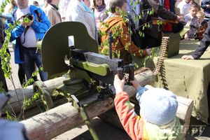 Парад Победы в Великих Луках (фото)