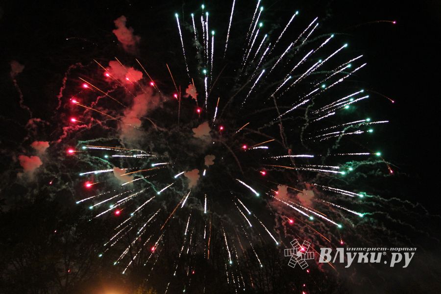 Салют в Великих Луках (ФОТО)