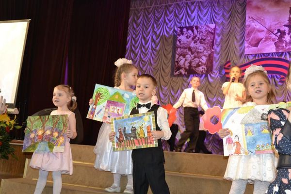 Много новых увлекательных и познавательных путешествий в страну музыки предлагает детская филармония ДМШ № 1 юным великолучанам (фото)