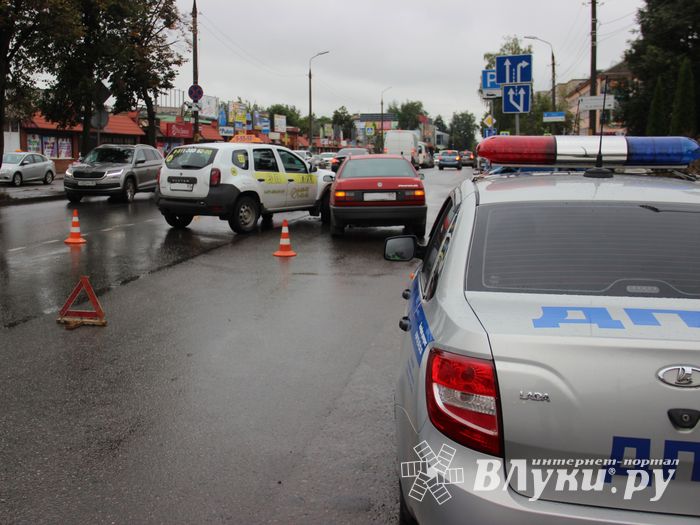 Подробности ДТП возле Смоленского рынка (ФОТО)