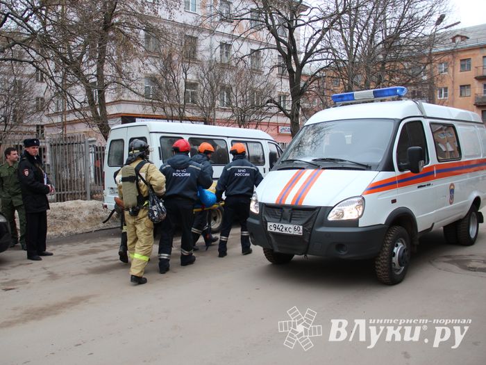 В Великих Луках «захватили заложников» (фото)