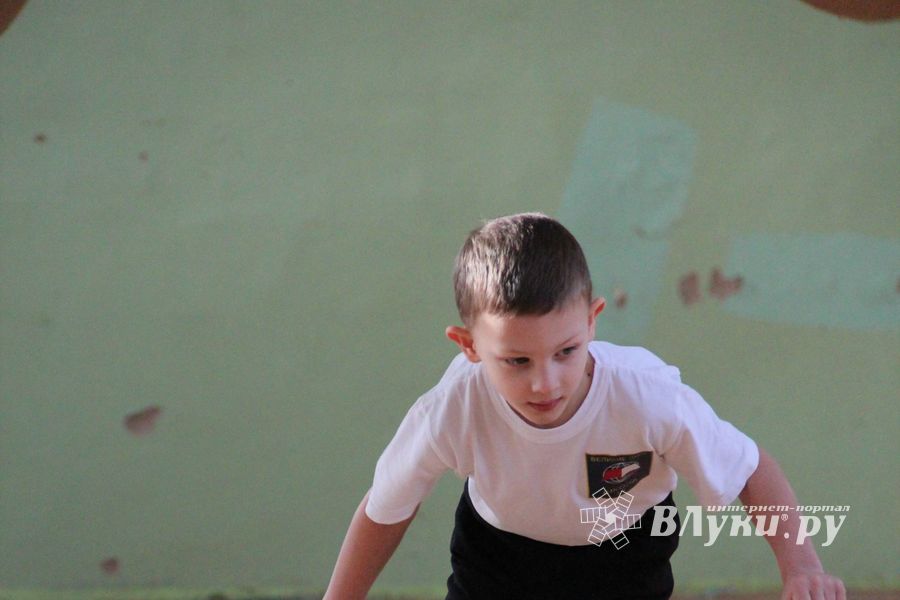 В Великих Луках стартовали спортивные соревнования среди дошколят «Юные олимпионики»