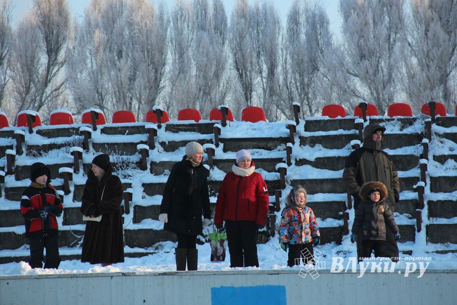 Великолукские хоккеисты разгромили гостей (фото)