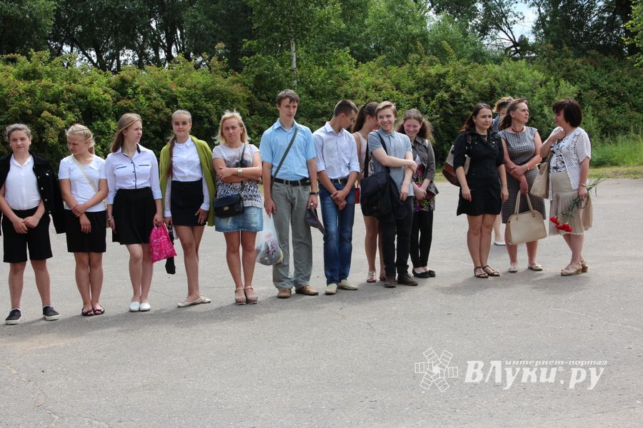 В Великих Луках проходит День памяти и скорби (ФОТО)