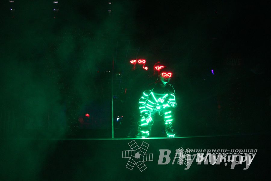 14 февраля в клубе «Хотэй» состоялось ежегодное шоу для влюбленных «Love Story»