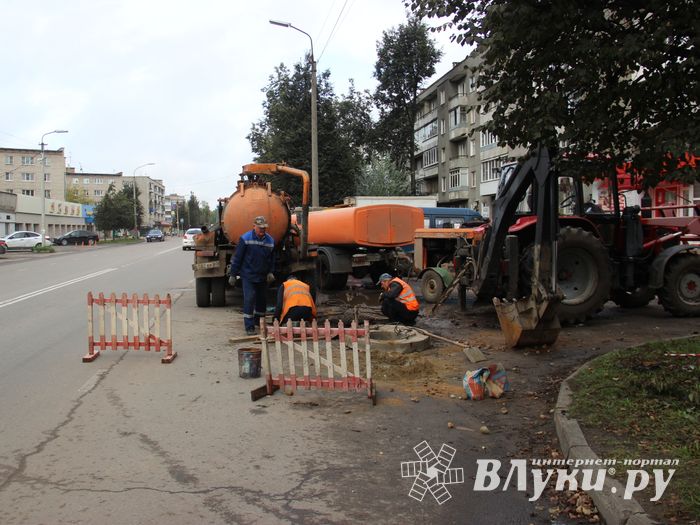 На проспекте Гагарина ремонтируют ливневую канализацию (ФОТО)