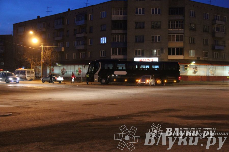 Утреннее ДТП на перекрестке пр-т Гагарина — ул. Дьяконова (ФОТО)