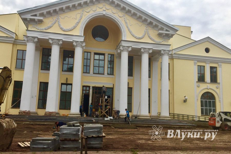 Начались работы по благоустройству территории вокруг Драмтеатра (ФОТО)