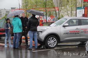 В Великих Луках прошла «Весенняя автоярмарка Великие Луки — 2015» (фото)