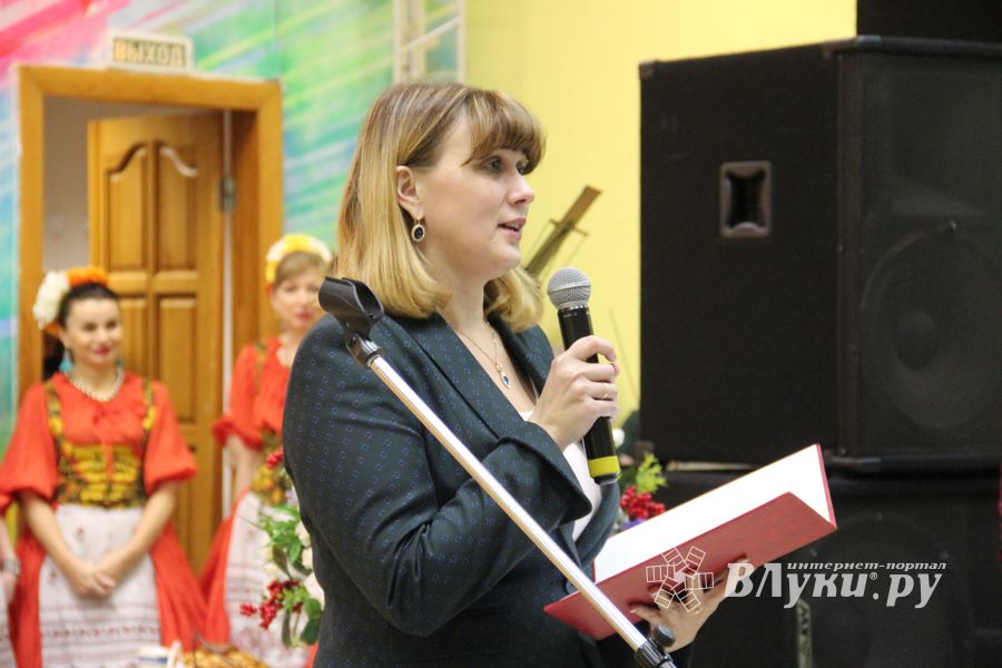 В Великих Луках открылась 8-ая Великолукская универсальная выставка (ФОТО)