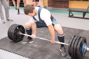 В Великих Луках прошел открытый городской турнир по пауэрлифтингу (фото)
