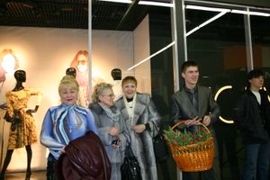 Торговый центр «Апельсин» поздравил прекрасных дам с праздником весны