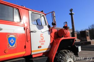 В центре Великих Лук спасатели продемонстрировали свою технику (ФОТО)