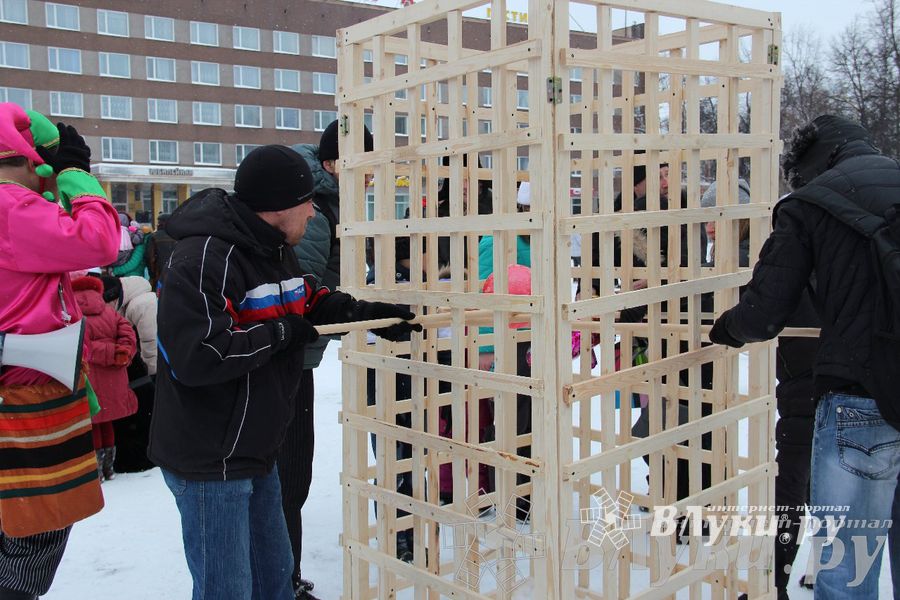 В Великих Луках встретили Масленицу