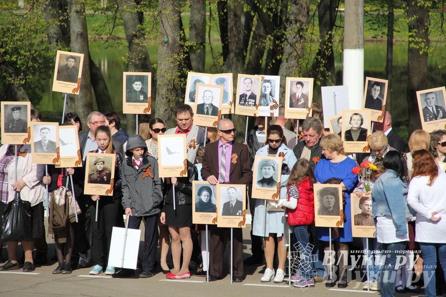 Парад Победы в Великих Луках (фото)