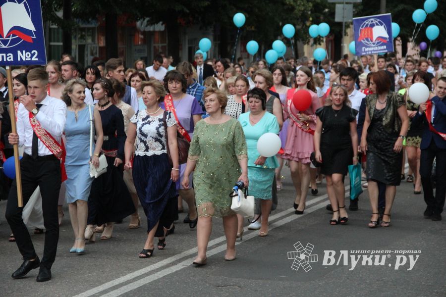 Великолукской «Бригантине» пришлось поплавать под дождём (ФОТО)