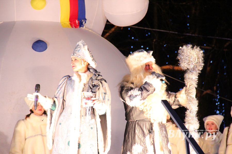 В Великих Луках петуха сменили на собак (ФОТО)